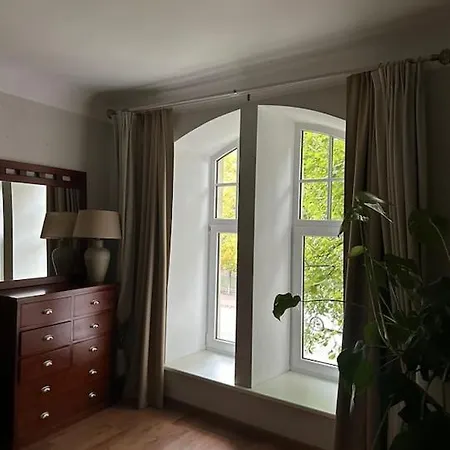 Spacious 3rm Flat Prime Location شقة *